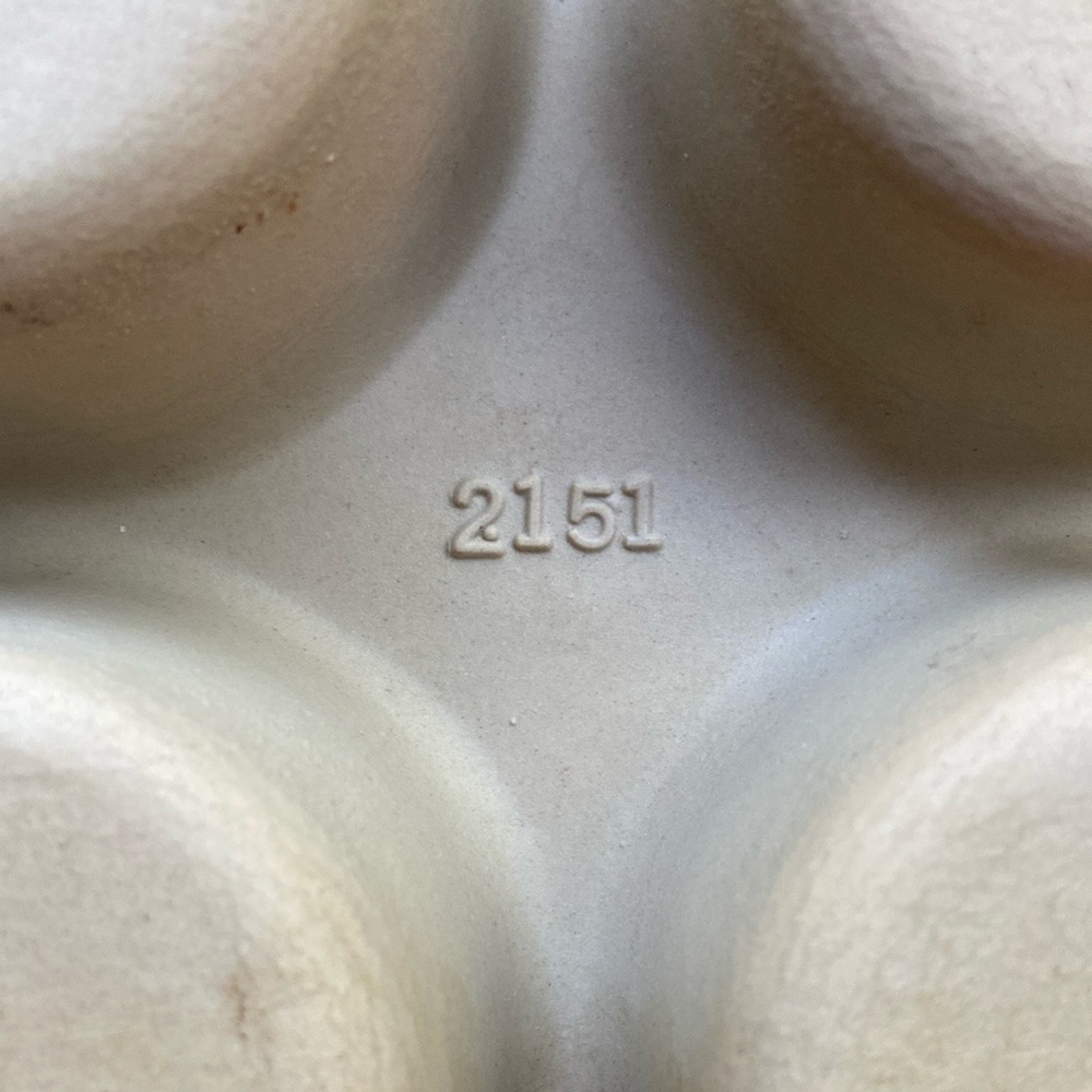 🪷Pampered Chef Family Heritage Stoneware Muffin Cupcake Pan Discontinued RARE - Picture 4 of 9